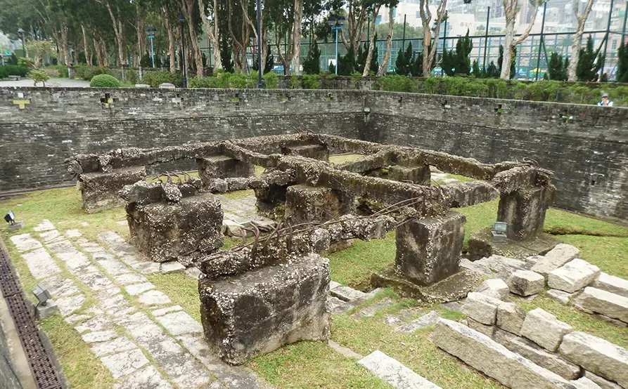 【香港本地一天遊】九龍寨城公園、活化工廈、豐膳自助餐  一天遊