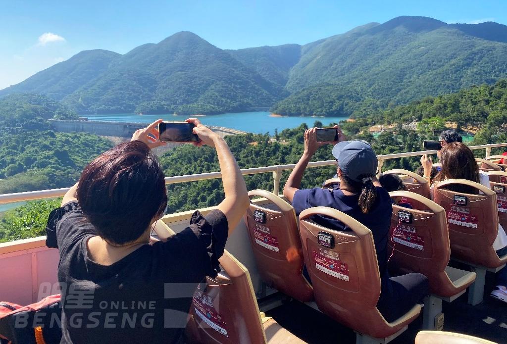 【本地遊】 Big Bus 大巴士 Chill遊香港島（乘搭舢舨船遊覽香港仔，連西式午餐)