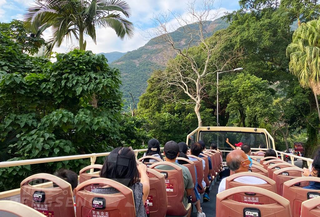 【本地遊】 Big Bus 大巴士 Chill遊香港島（乘搭舢舨船遊覽香港仔，連西式午餐)