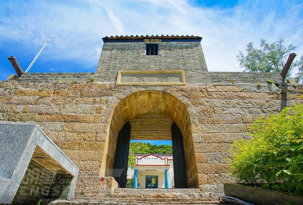 【古跡旅遊】睇驗港珠澳大橋 (南環路觀賞區)、東涌古炮台、東薈城 Outlet、東涌漁村風味宴 一天團 (包團)