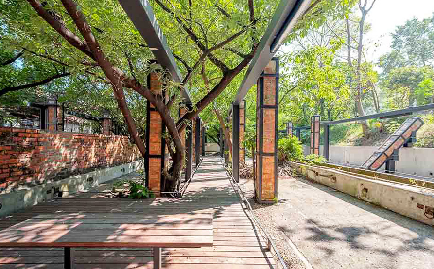 維港黃昏任飲任食海上遊 (牛棚藝術公園 - 灣仔藍屋 - 炮台山東岸公園 )